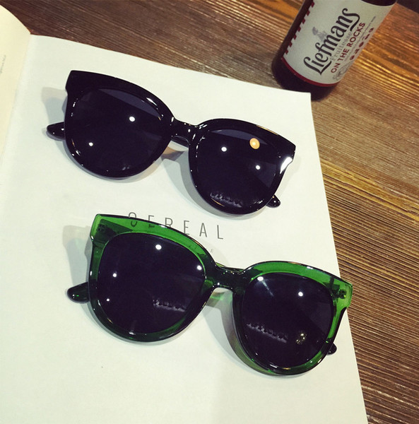 Много красиви дамски очила в ретро мотив