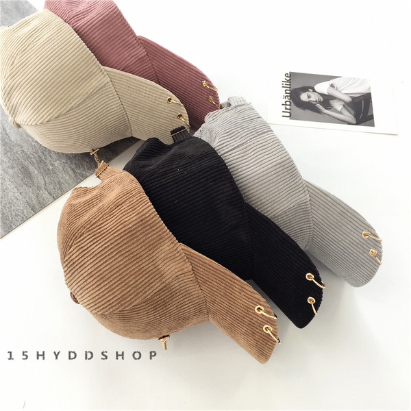 Дамска бейзболна шапка с козрика в различни цветове