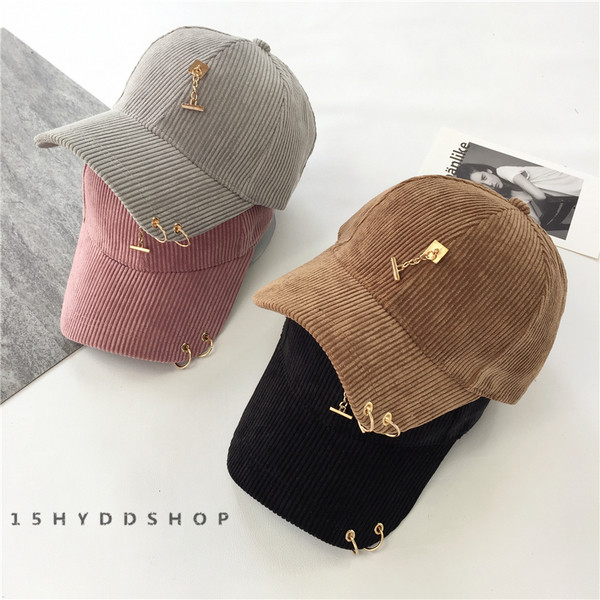 Дамска бейзболна шапка с козрика в различни цветове