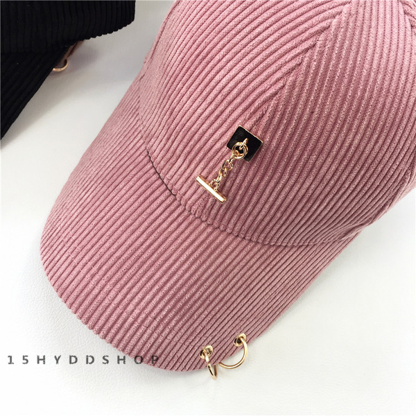 Дамска бейзболна шапка с козрика в различни цветове