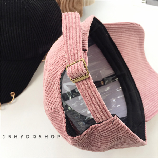 Дамска бейзболна шапка с козрика в различни цветове