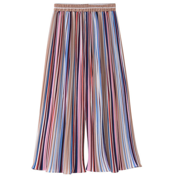 Μεγάλη κυρίες ευρύ παντελόνι ριγέ κατάλληλο για τις ζεστές μέρες του καλοκαιριού