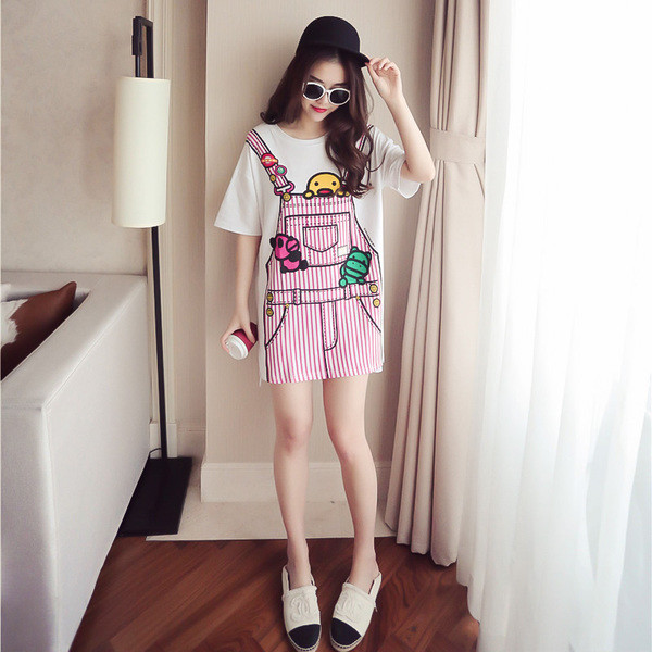 μπλούζα Πολύ ενδιαφέρουσα κοπέλα με κοντά μανίκια τύπου χιτώνα