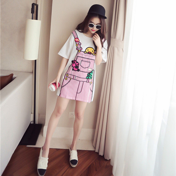 μπλούζα Πολύ ενδιαφέρουσα κοπέλα με κοντά μανίκια τύπου χιτώνα