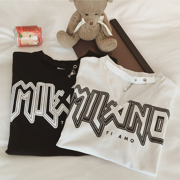 μπλούζα καθημερινές γυναίκες με κοντά μανίκια και μια επιγραφή σε δύο χρώματα