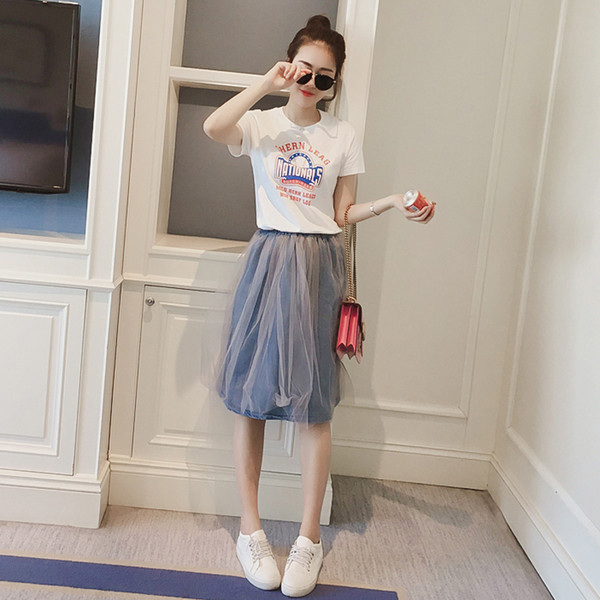 Μεγάλη γυναικών t-shirts σε διάφορα μοντέλα με διαφορετικές εφαρμογές