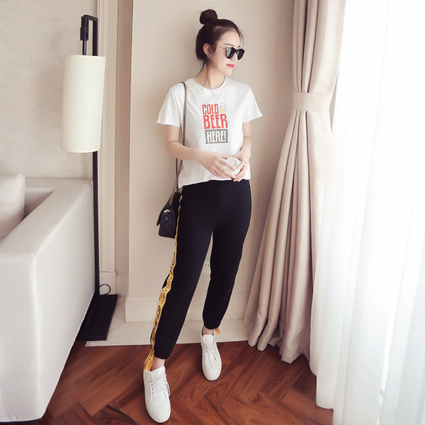 Μεγάλη γυναικών t-shirts σε διάφορα μοντέλα με διαφορετικές εφαρμογές