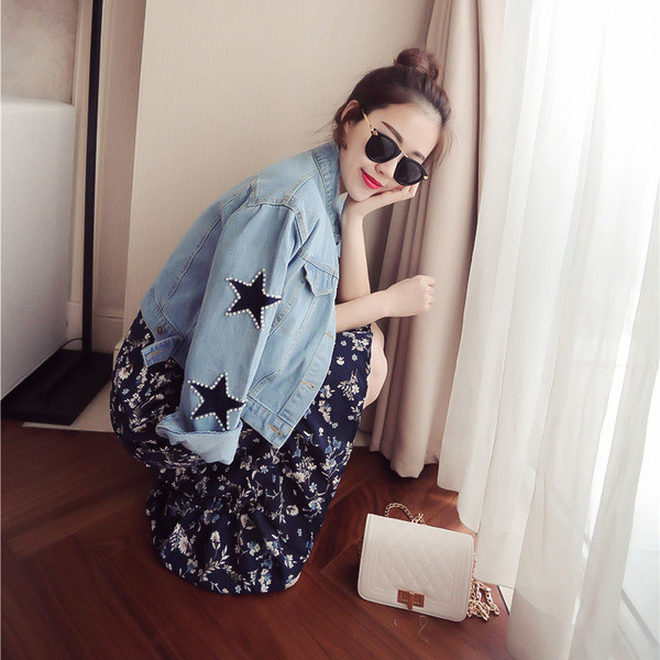 τζιν μπουφάν πολλές σύγχρονες γυναίκες με μαργαριτάρι αστέρια στα μανίκια