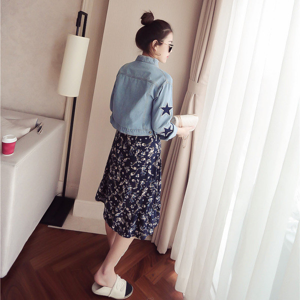 τζιν μπουφάν πολλές σύγχρονες γυναίκες με μαργαριτάρι αστέρια στα μανίκια