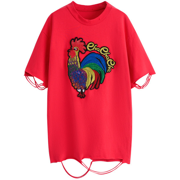 Μεγάλη shirt με κοντά μανίκια και απλικέ petlentse σχισμένο στα άκρα μανίκι