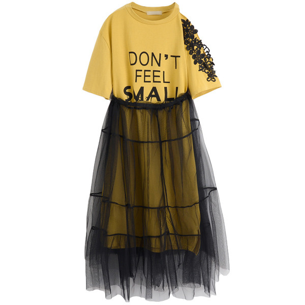 Страхотен дамски комплект от две части включващ дантелена пола и блузка с къс ръкав