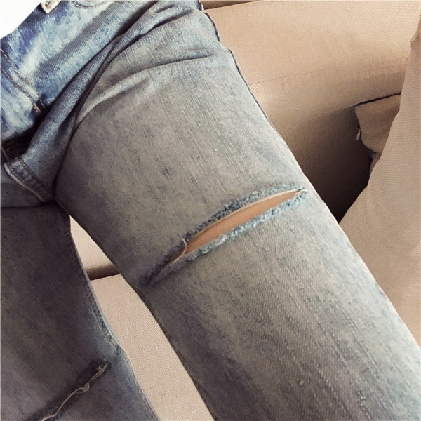 "Boyfriend" γυναικεία τζιν με πολύ όμορφο κέντημα και μήκος  7/8