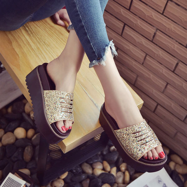 Шикозни дамски чехли с висока платформа