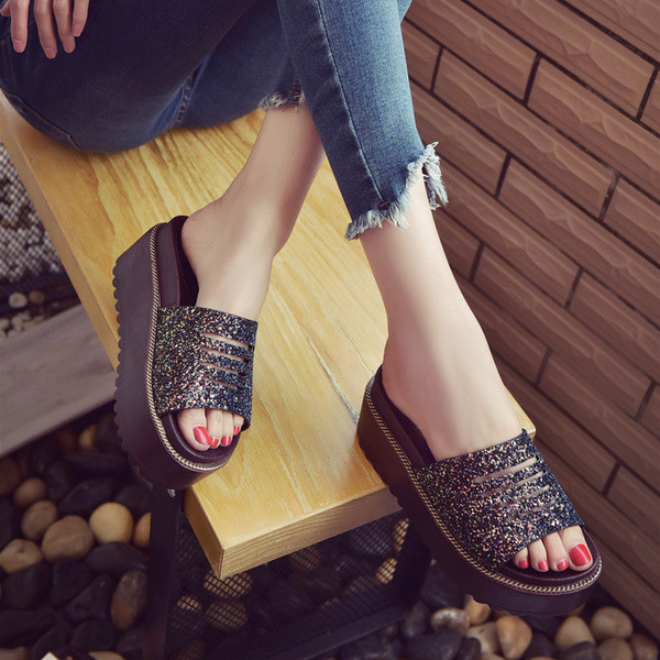 Шикозни дамски чехли с висока платформа