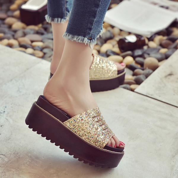 Шикозни дамски чехли с висока платформа