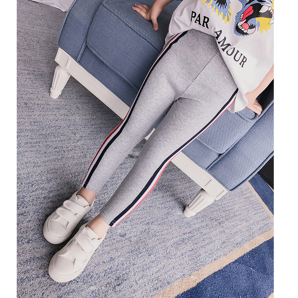 Изчистен ежедневен панталон за момиченце 