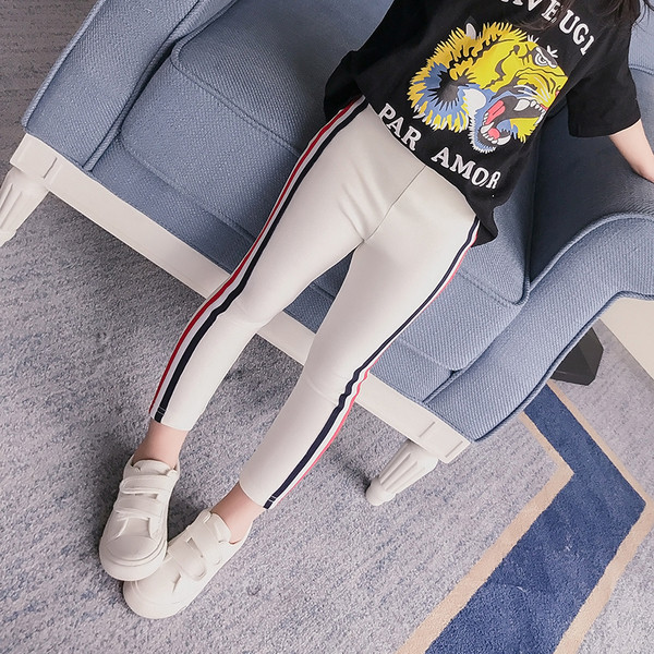 Изчистен ежедневен панталон за момиченце 