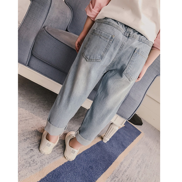 Изключително модерни шалварести дънкови панталони за момиченце с илюстрация и крачол в стил 7/8