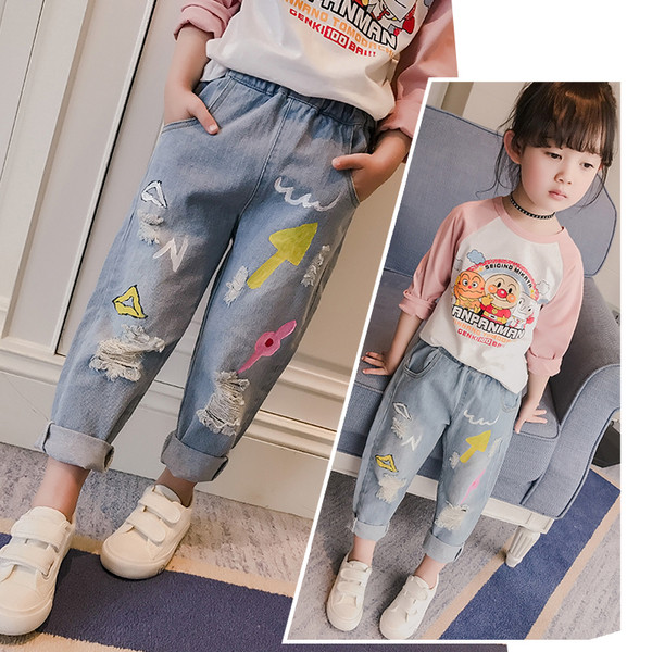 Изключително модерни шалварести дънкови панталони за момиченце с илюстрация и крачол в стил 7/8