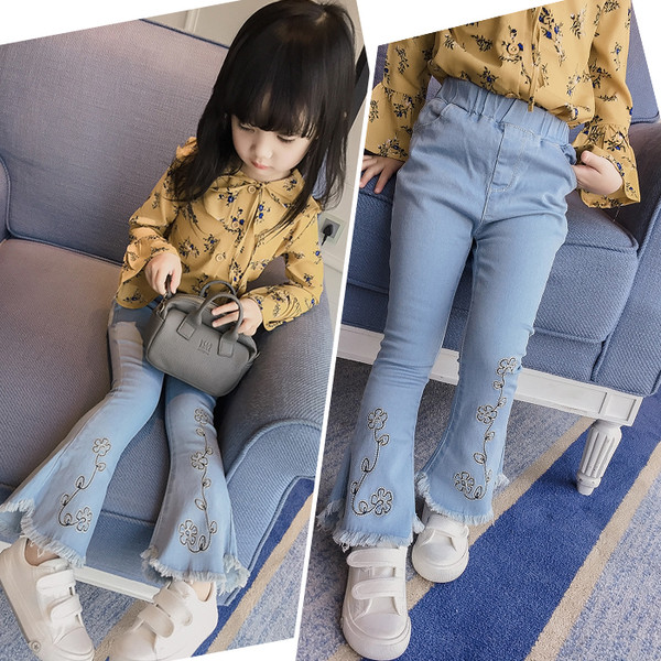 Момичешки изключително красиви дънкови панталони с бродерия и крачол в стил Чарлстон