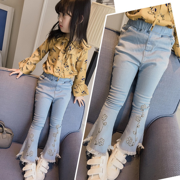 Момичешки изключително красиви дънкови панталони с бродерия и крачол в стил Чарлстон