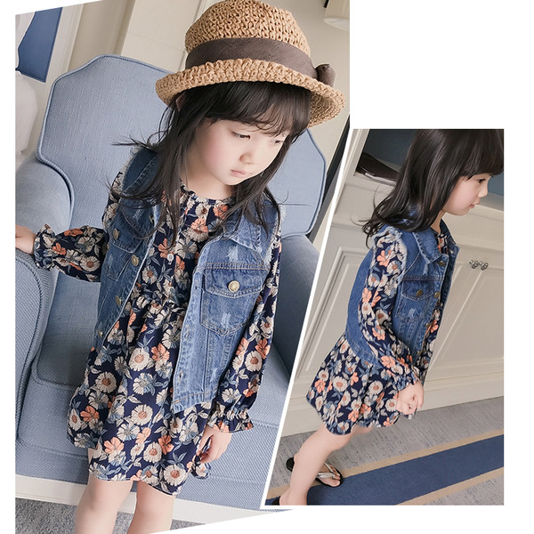 Υπέροχο παιδικό σετ για παιδιά που περιλαμβάνει ένα μοναδικό πολύχρωμο φόρεμα και denim γιλέκο