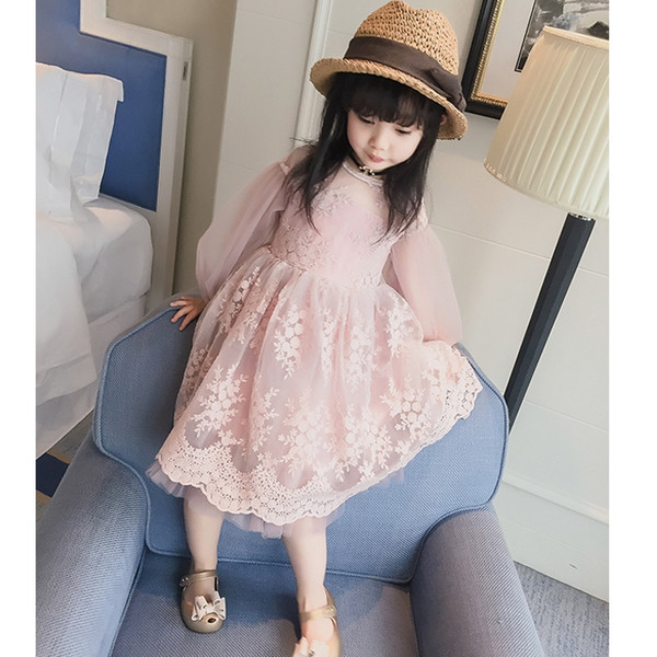 Μεγάλη απαλή δαντέλα φόρεμα σε ροζ μωρό