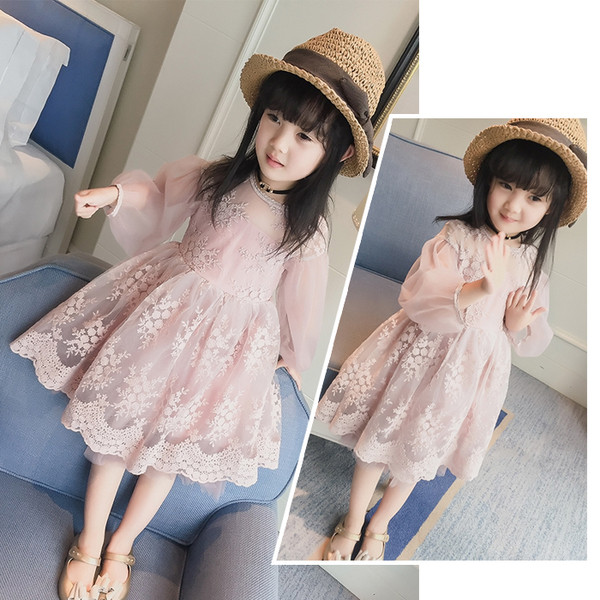 Μεγάλη απαλή δαντέλα φόρεμα σε ροζ μωρό