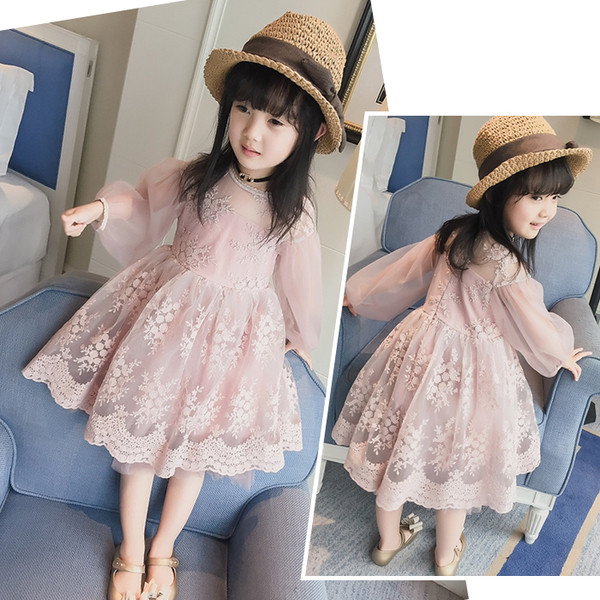 Μεγάλη απαλή δαντέλα φόρεμα σε ροζ μωρό