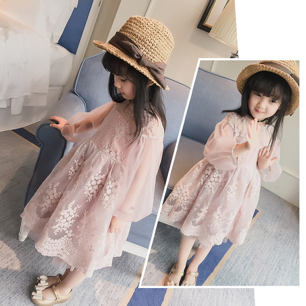 Μεγάλη απαλή δαντέλα φόρεμα σε ροζ μωρό