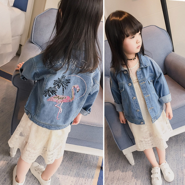 Много нежно дамско дънково якенце с красива бродерия