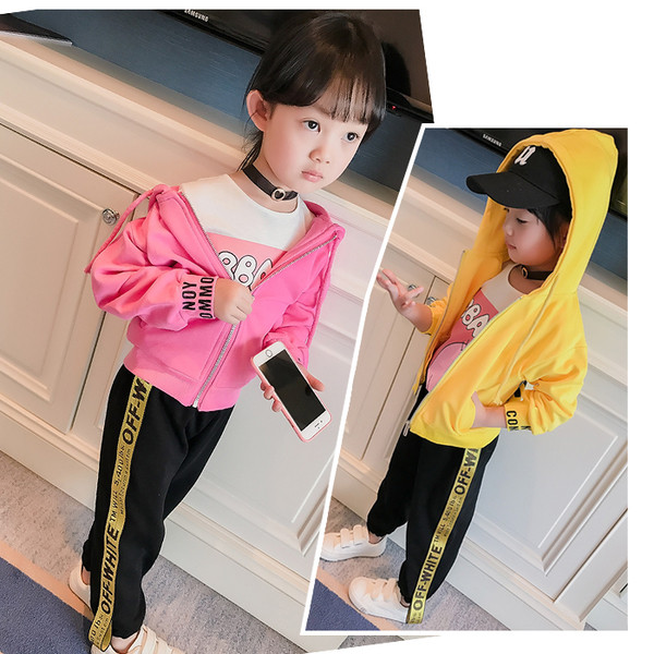 Πολύ όμορφή φόρμα για  κορίτσι από δύο κομμάτια με φερμουάρ και κουκούλα