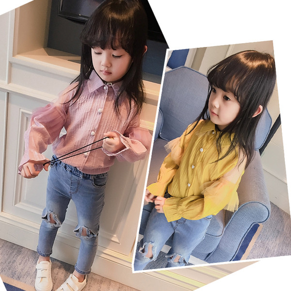 Много нежна риза с дантелка и голо рамо