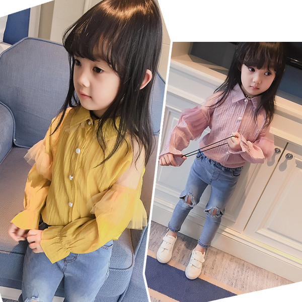 Много нежна риза с дантелка и голо рамо