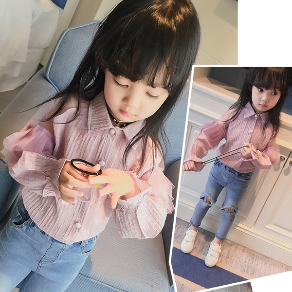 Много нежна риза с дантелка и голо рамо