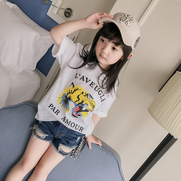 Ежедневна блуза с къс ръкав и апликация тигър