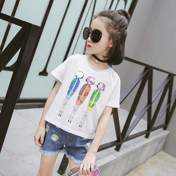 Небрежна лятна тениска за момичета с интересни апликации - бяла