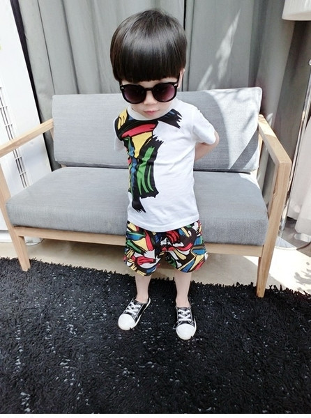 Παιδικό σετ - μπλουζάκι  με κοντά μανίκια και σορτς