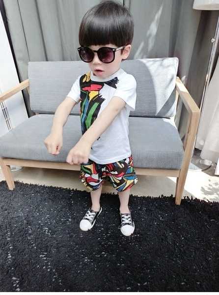 Παιδικό σετ - μπλουζάκι  με κοντά μανίκια και σορτς