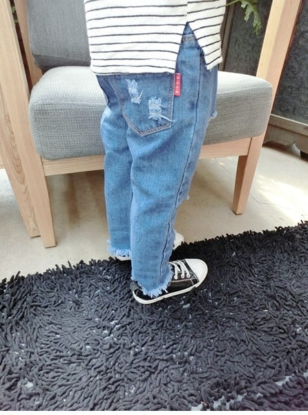 Άνετα παντελόνια τζιν κατάλληλα για αγόρια και κορίτσια