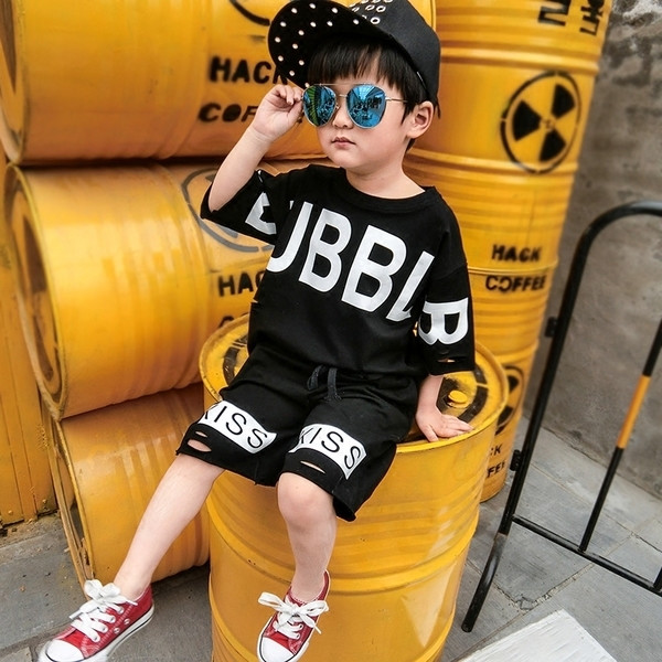 Πολύ μοντέρνο σετ  με επιγραφές σε τρία διαφορετικά χρώματα