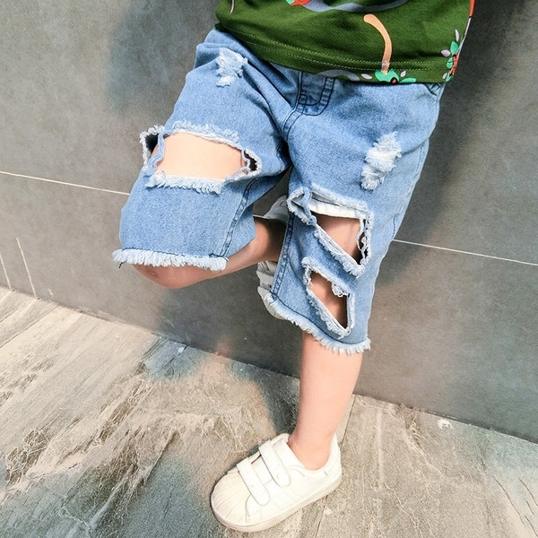 Страхотни момчешки къси дънкови панталони с дупки