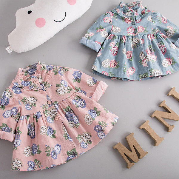 Бебешка жилетка в син и розов вариант с флорални мотиви