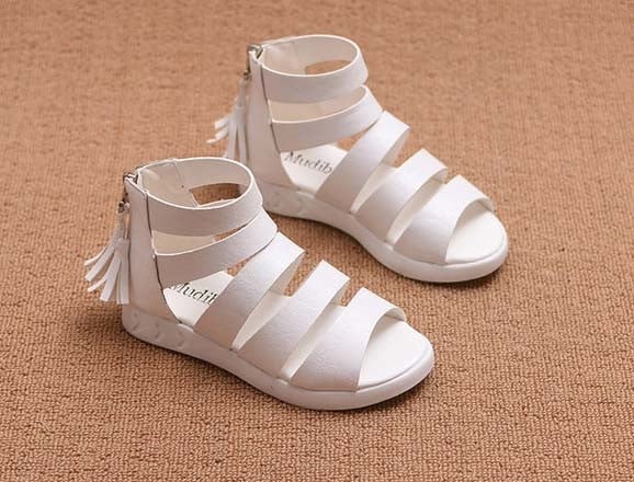 Страхотни детски сандалки в три цвята