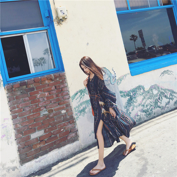 Εκπληκτική πλούσια φόρεμα με μακριά μανίκια κατάλληλο για την παραλία