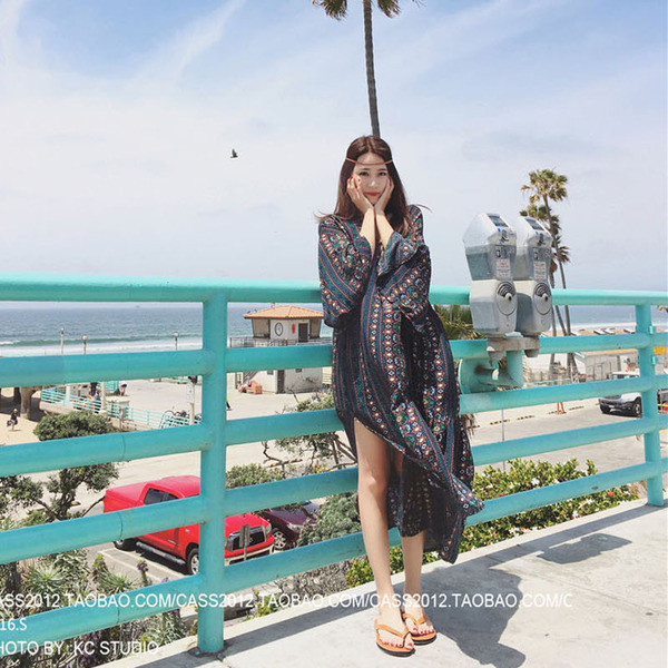 Εκπληκτική πλούσια φόρεμα με μακριά μανίκια κατάλληλο για την παραλία