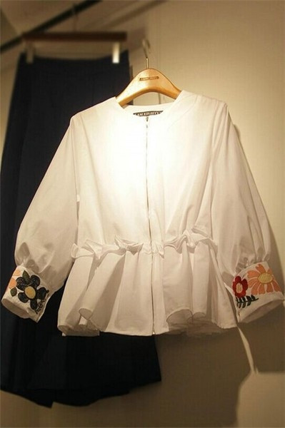 Ежедневна дамска блуза с бродиран широк ръкав и цип