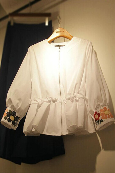 Ежедневна дамска блуза с бродиран широк ръкав и цип