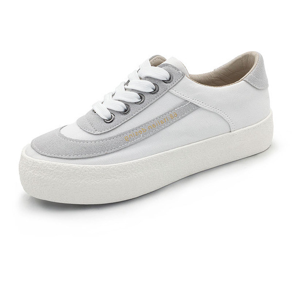 Γυναικεία παπούτσια σε τρία διαφορετικά χρώματα, κατάλληλα για την καθημερινή ζωή και με για βόλτα