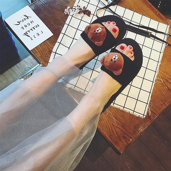 Много интересни дамски чехли с анимационни герои